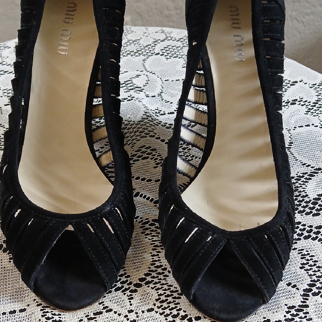 Miu Miu Black Heels With Elegant Cutout Design